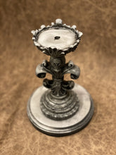 Load image into Gallery viewer, Fleur de lis - Skull Stand