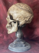 Load image into Gallery viewer, Room of Reflection skull