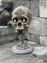 Load image into Gallery viewer, Short Memento Mori Skull Stand