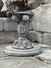Load image into Gallery viewer, Short Memento Mori Skull Stand