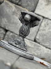 Load image into Gallery viewer, Short Memento Mori Skull Stand